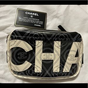 COPY - Chanel small bag/makeup bag.